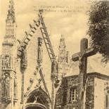Le Porche et le Calvaire de la Chapelle de Saint Tugen
