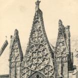 Le porche de l\' Eglise Notre Dame de Roscudon