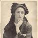 Jeune Ilienne pensive