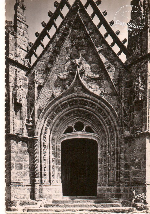 Le porche de l'église de Cléden-Cap-Sizun
